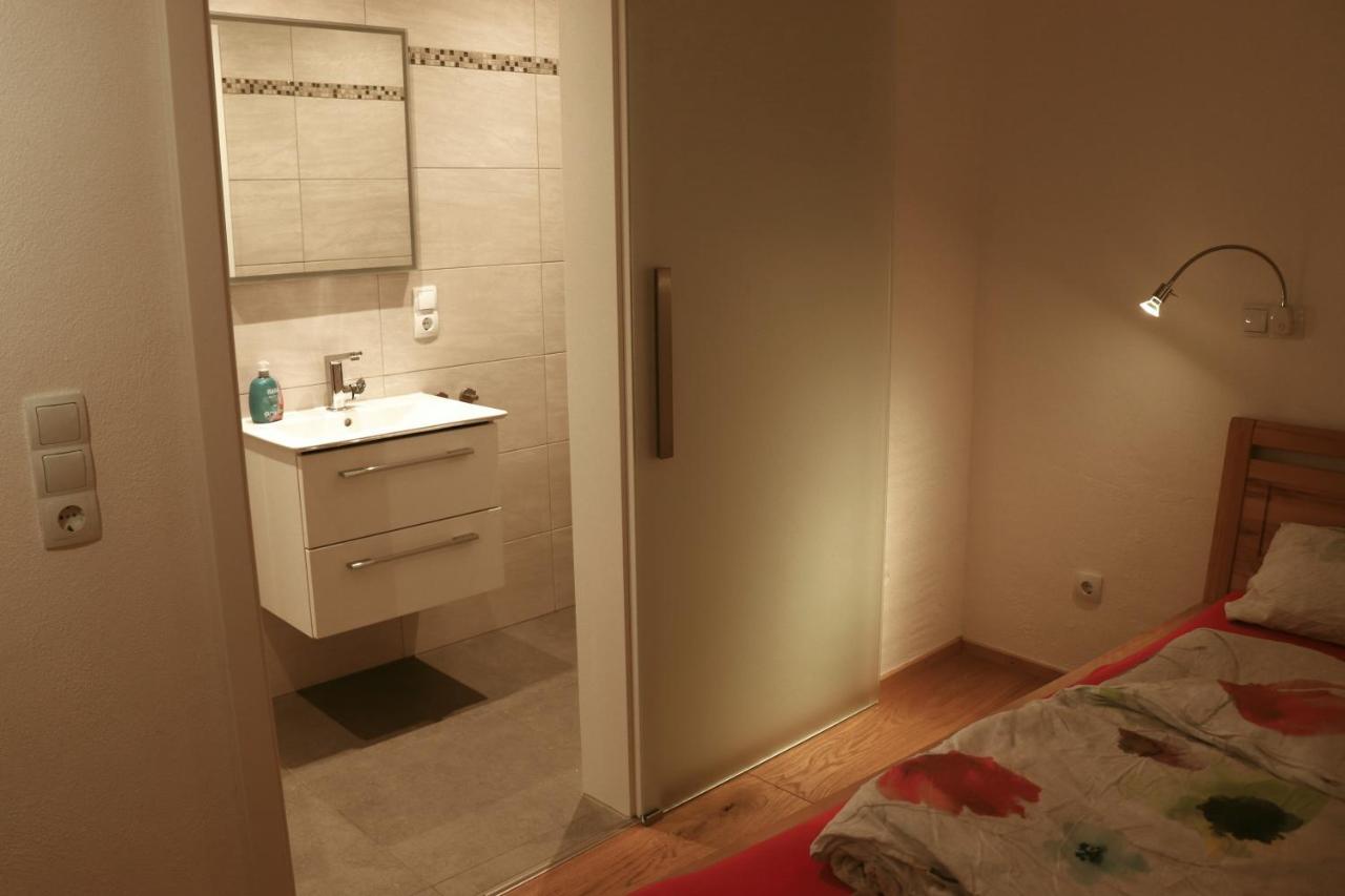 Stilvolle Wohnung Auf 50 M² Mit Parkplatz Und Wifi Kraiburg am Inn エクステリア 写真